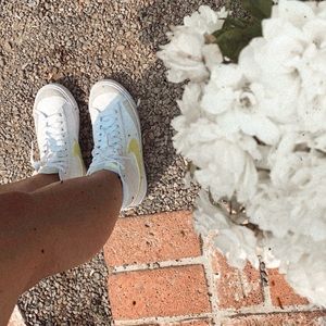 Nike women’s blazer mid 77 lemon venom🍋🐍